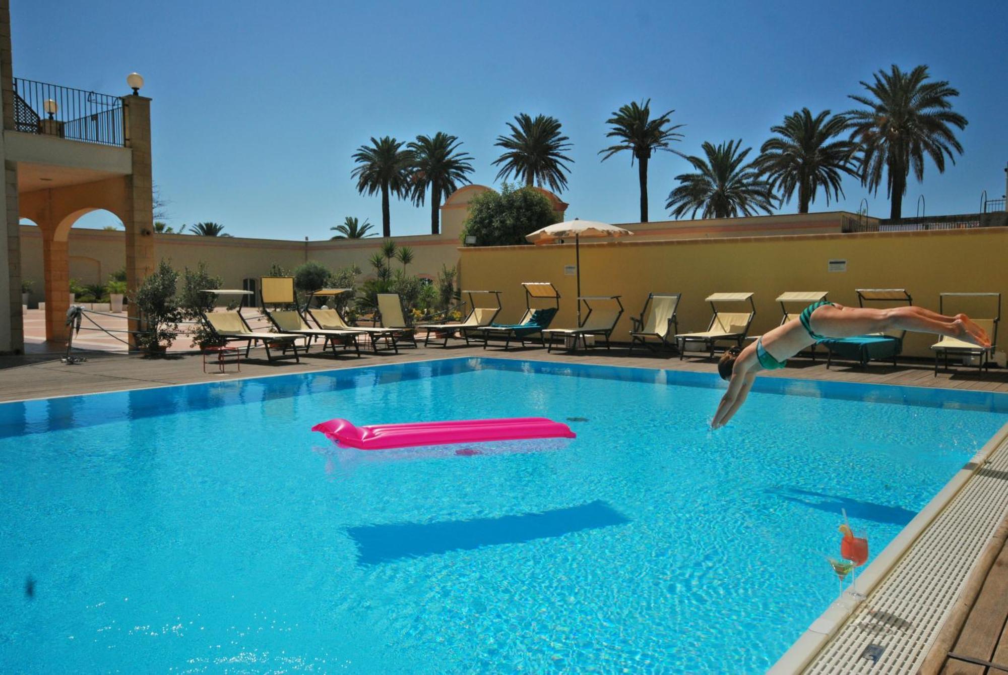 Mahara Hotel & Wellness Мадзара дел Вало Екстериор снимка