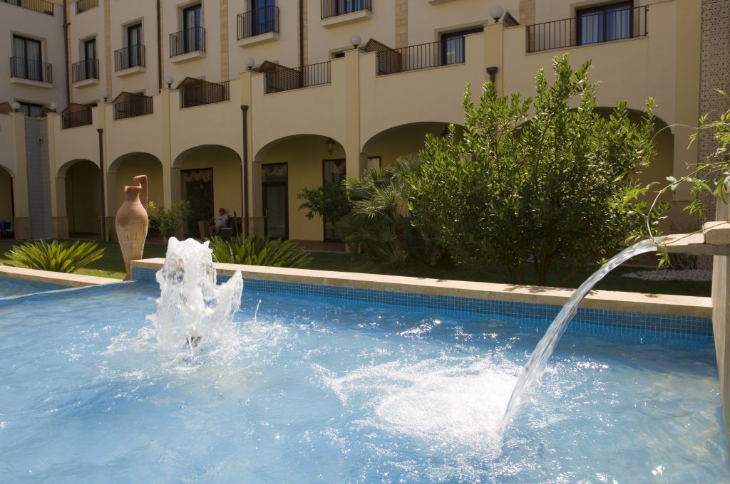 Mahara Hotel & Wellness Мадзара дел Вало Екстериор снимка